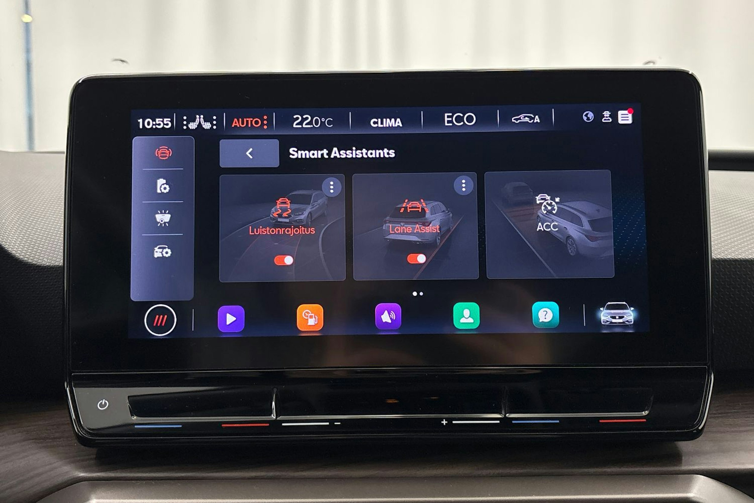 valkoinen SEAT Leon Sportstourer 2021 kuva 18.