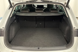 valkoinen SEAT Leon Sportstourer 2021 kuva 22.