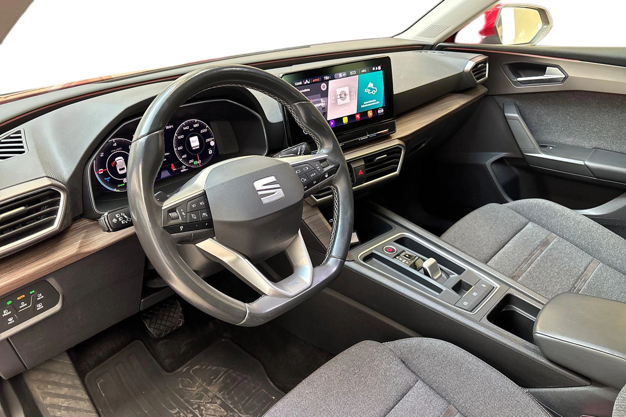 punainen SEAT Leon Sportstourer 2021 kuva 6.