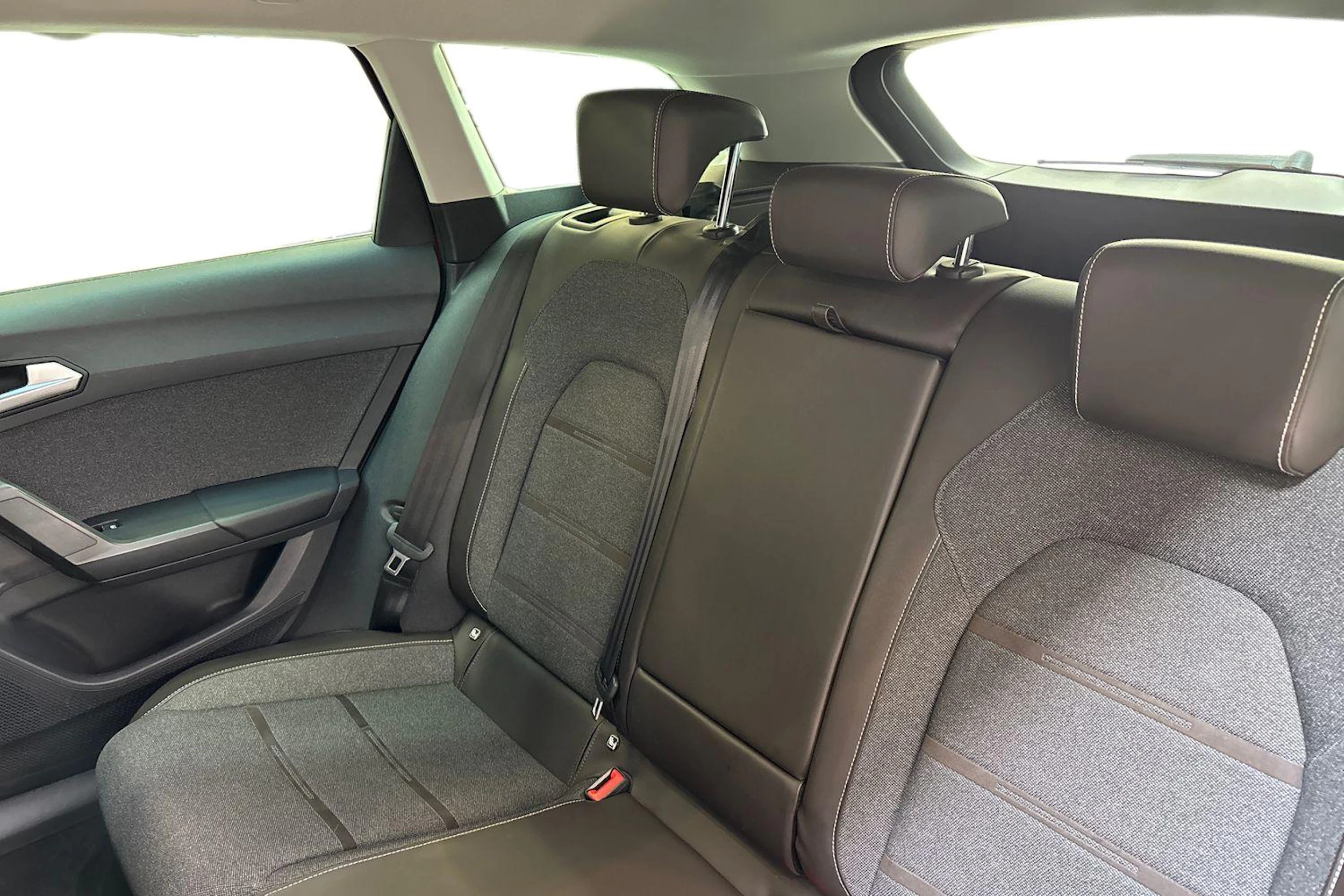 punainen SEAT Leon Sportstourer 2021 kuva 8.