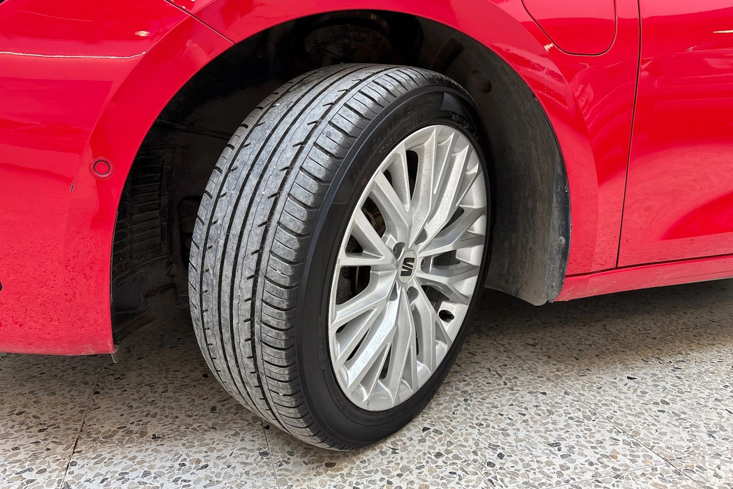 punainen SEAT Leon Sportstourer 2021 kuva 10.