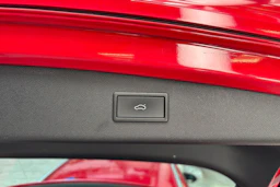 punainen SEAT Leon Sportstourer 2021 kuva 13.