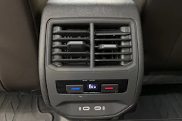 punainen SEAT Leon Sportstourer 2021 kuva 15.