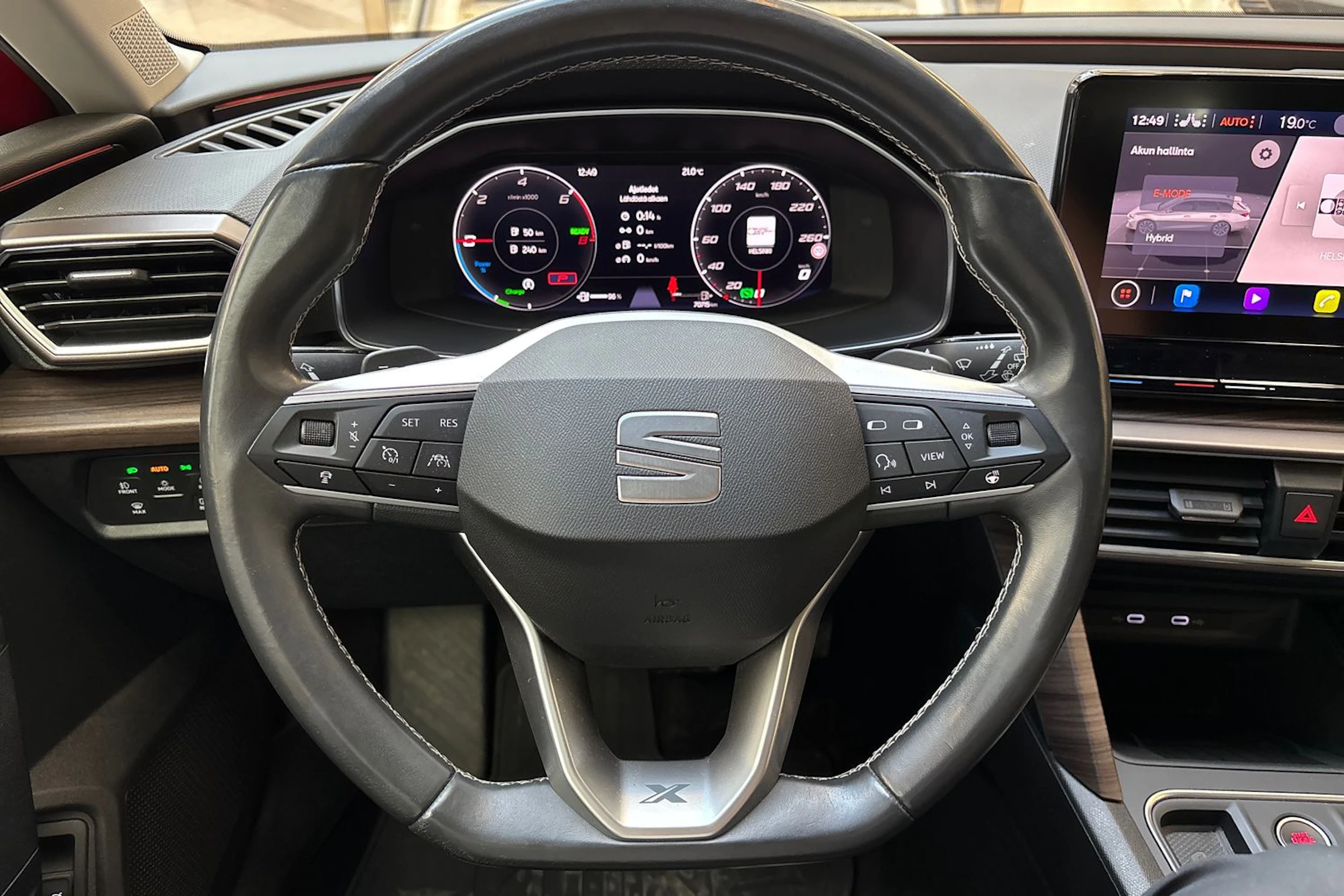 punainen SEAT Leon Sportstourer 2021 kuva 18.