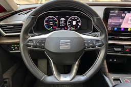 punainen SEAT Leon Sportstourer 2021 kuva 18.