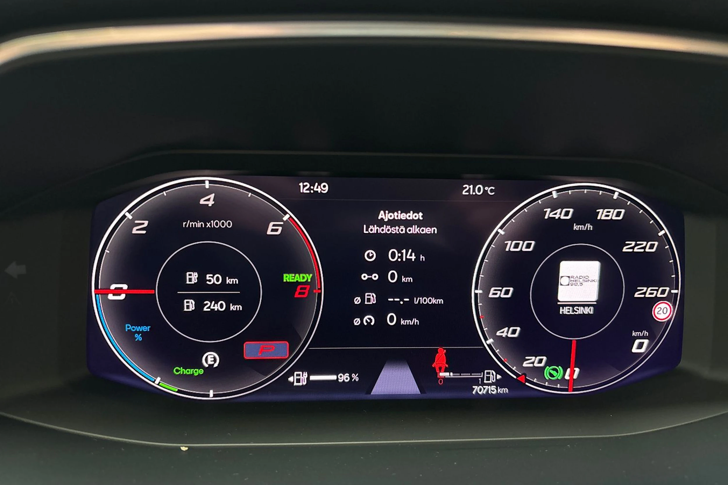 punainen SEAT Leon Sportstourer 2021 kuva 19.