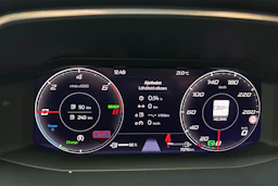 punainen SEAT Leon Sportstourer 2021 kuva 19.