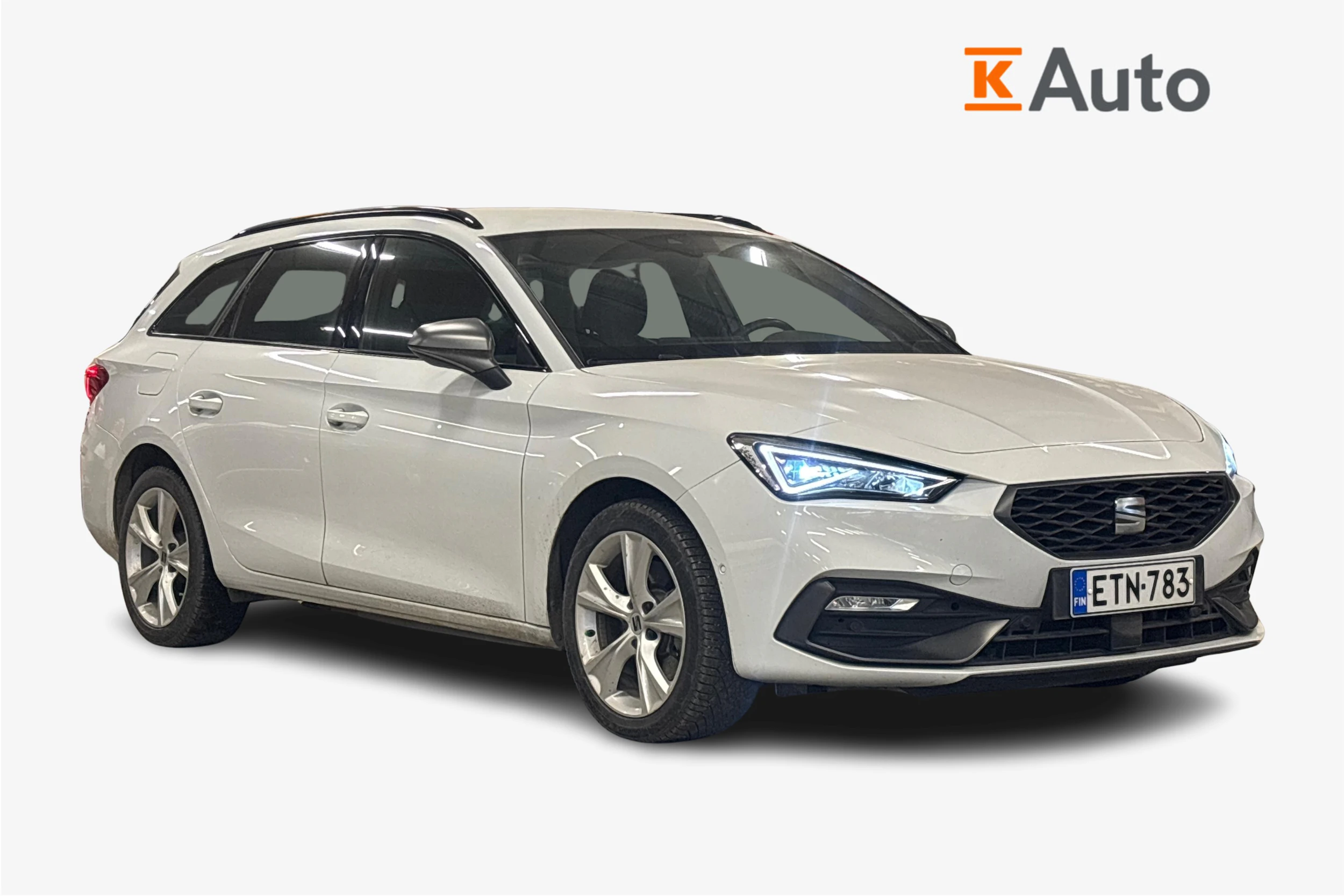 valkoinen SEAT Leon Sportstourer 2021 kuva 1.