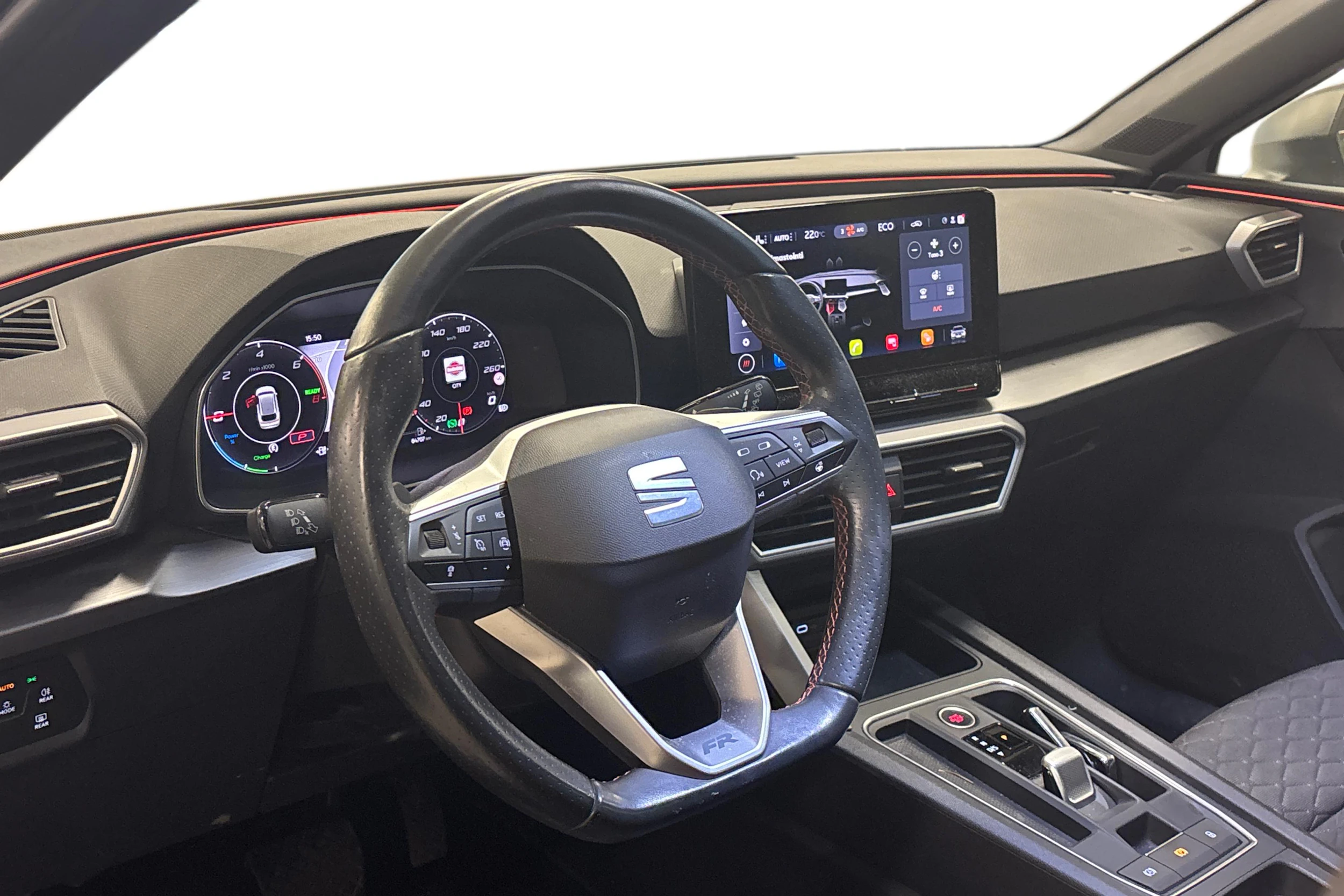 valkoinen SEAT Leon Sportstourer 2021 kuva 3.