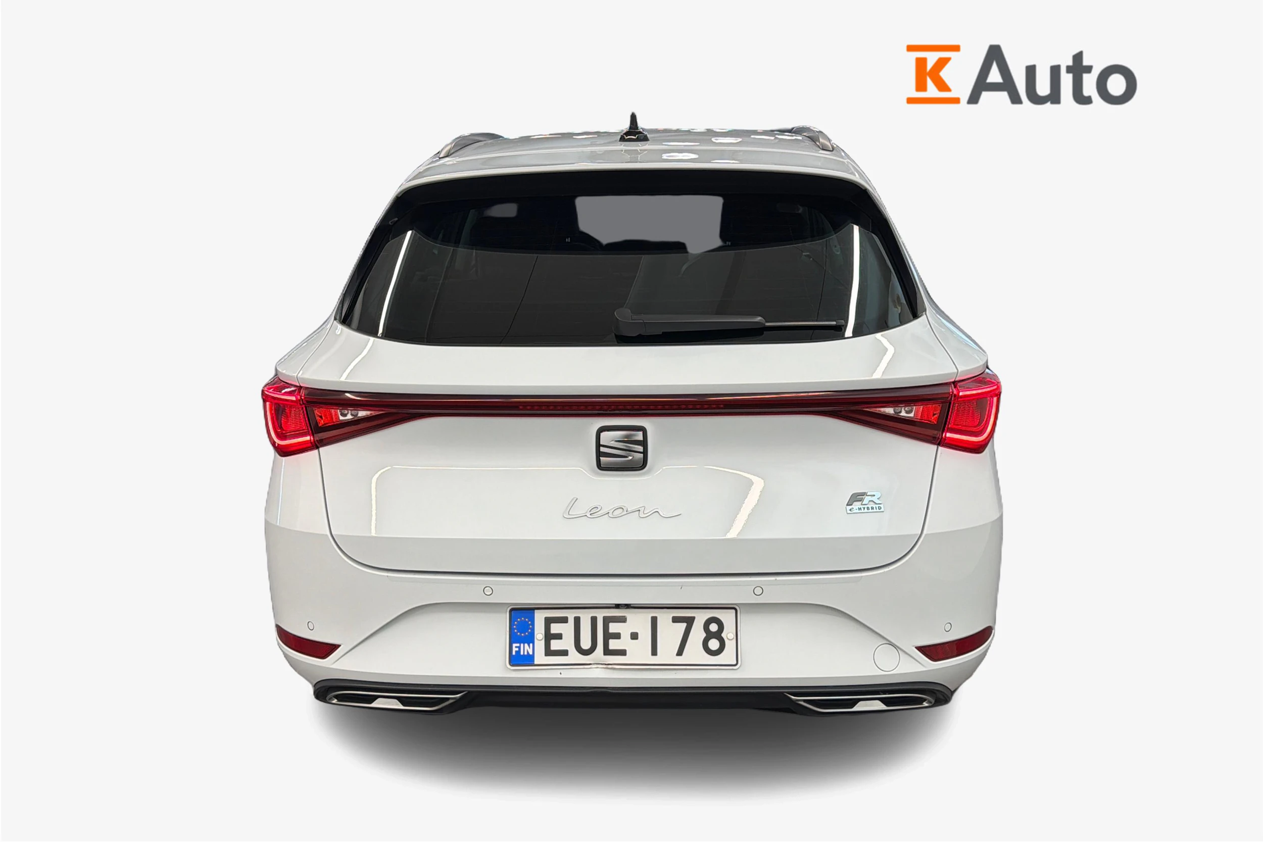 valkoinen SEAT Leon Sportstourer 2021 kuva 3.