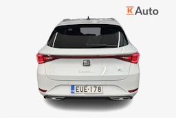 valkoinen SEAT Leon Sportstourer 2021 kuva 3.