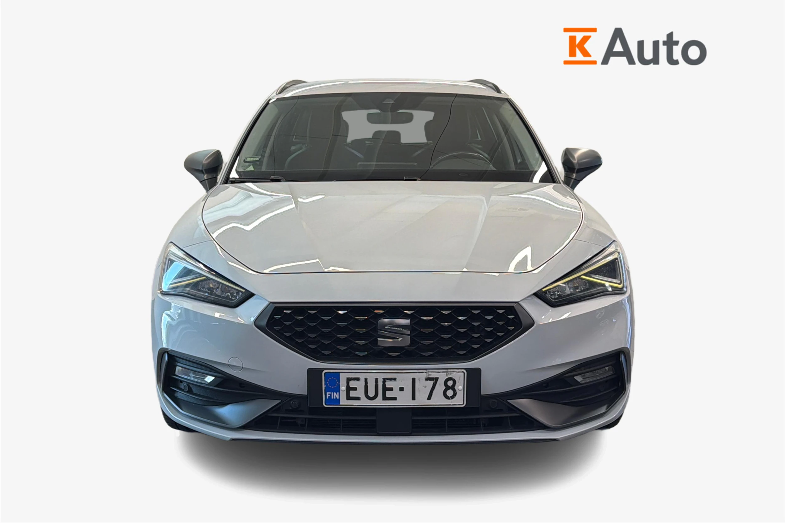 valkoinen SEAT Leon Sportstourer 2021 kuva 4.
