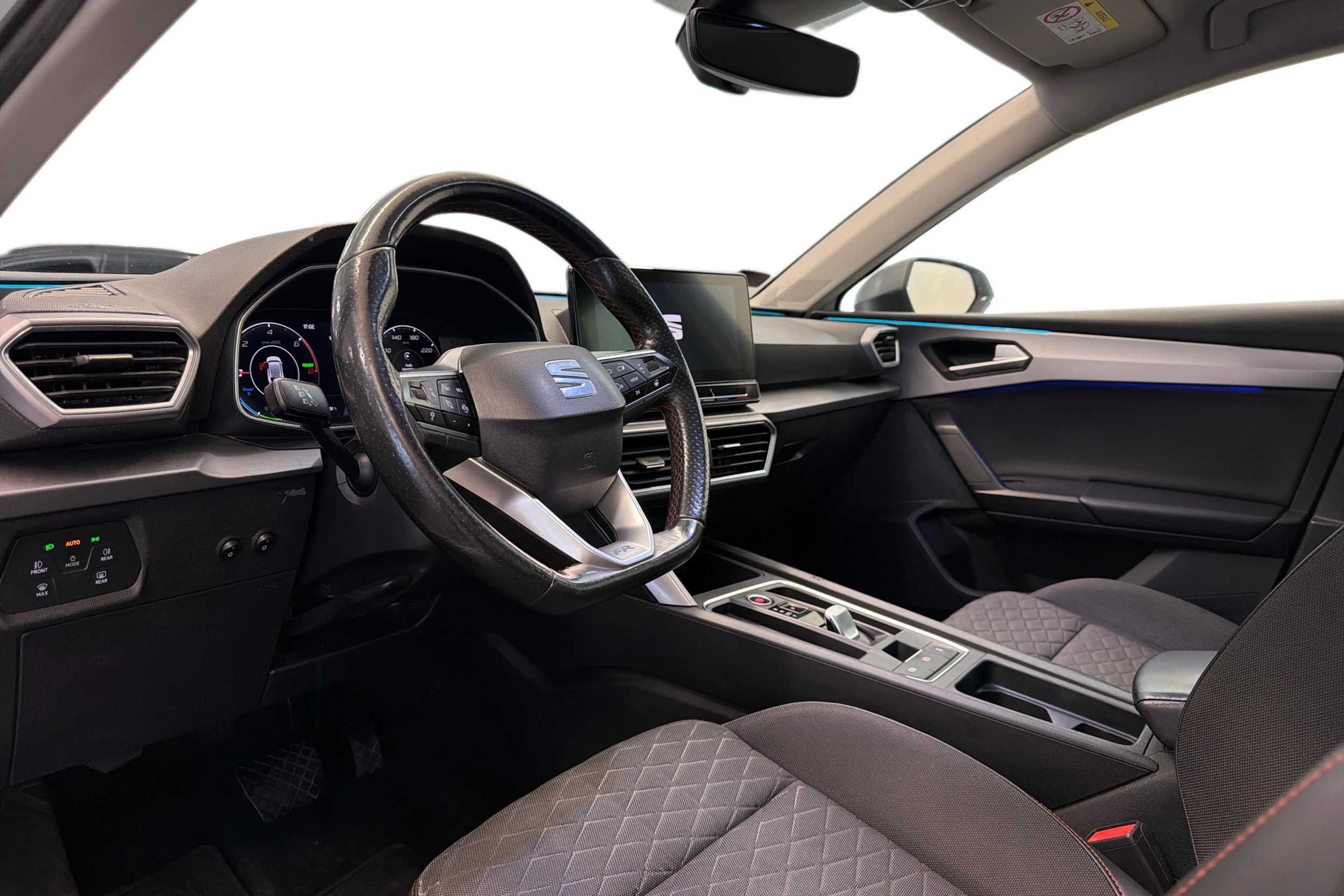 valkoinen SEAT Leon Sportstourer 2021 kuva 6.