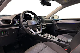 valkoinen SEAT Leon Sportstourer 2021 kuva 6.