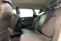 valkoinen SEAT Leon Sportstourer 2021 kuva 8.