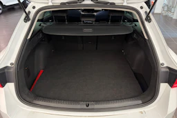 valkoinen SEAT Leon Sportstourer 2021 kuva 11.