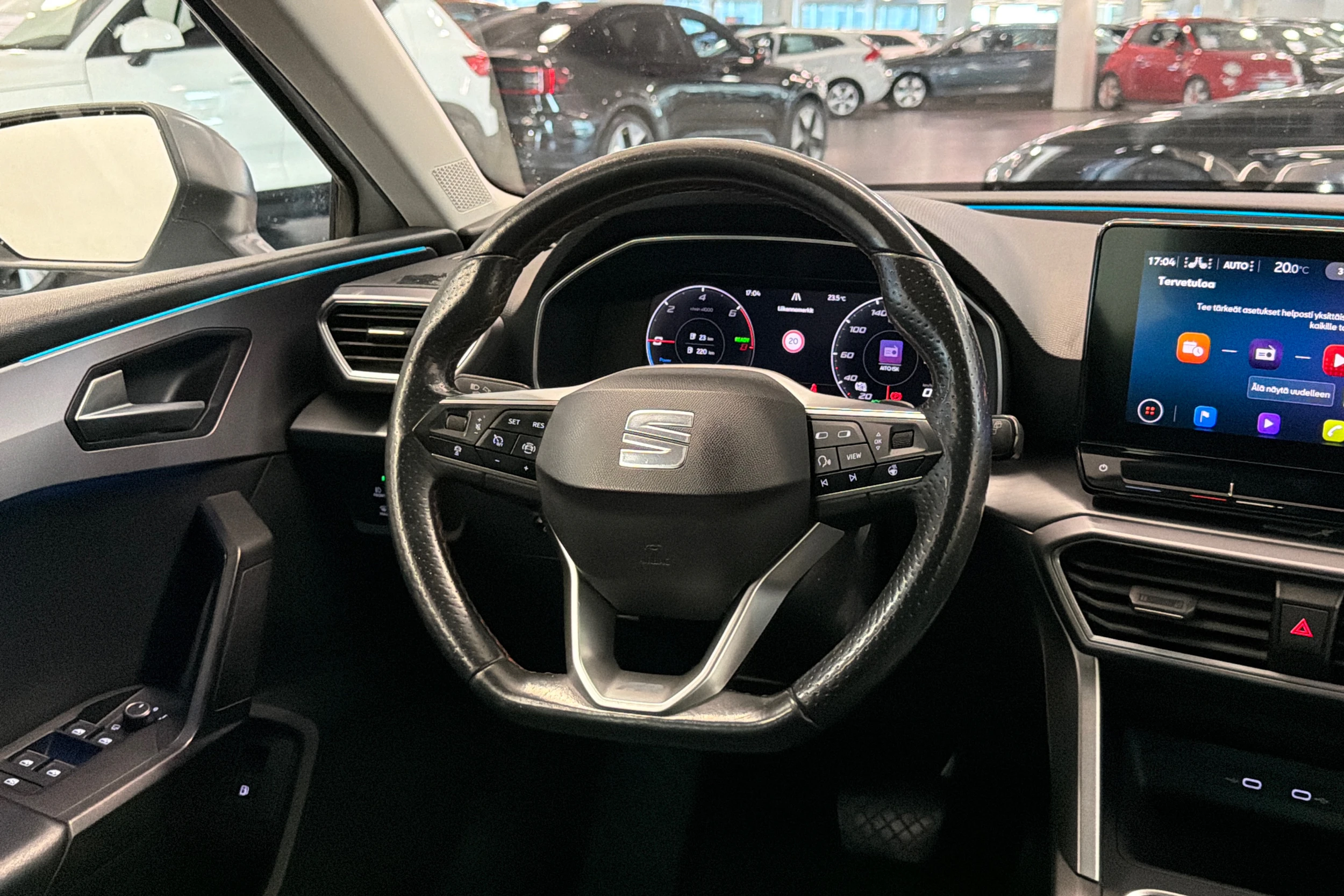 valkoinen SEAT Leon Sportstourer 2021 kuva 14.