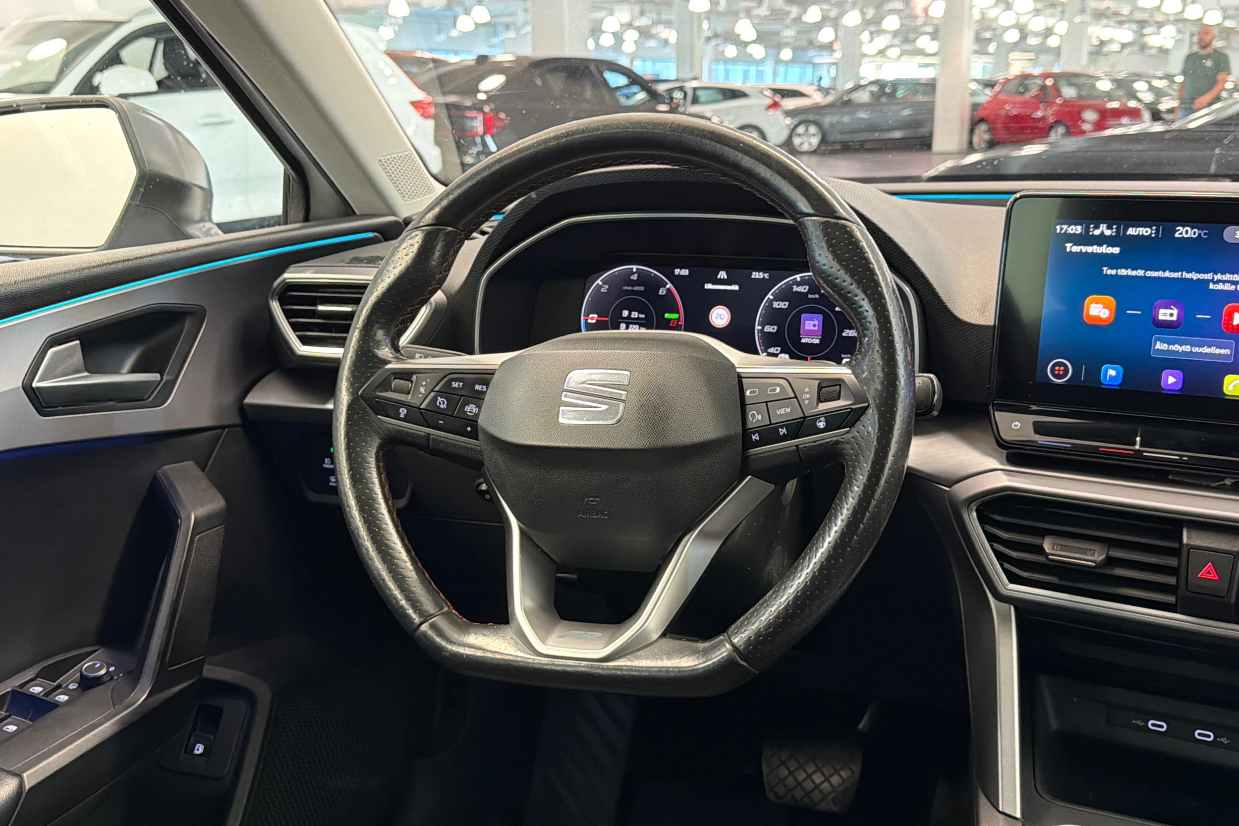 valkoinen SEAT Leon Sportstourer 2021 kuva 15.