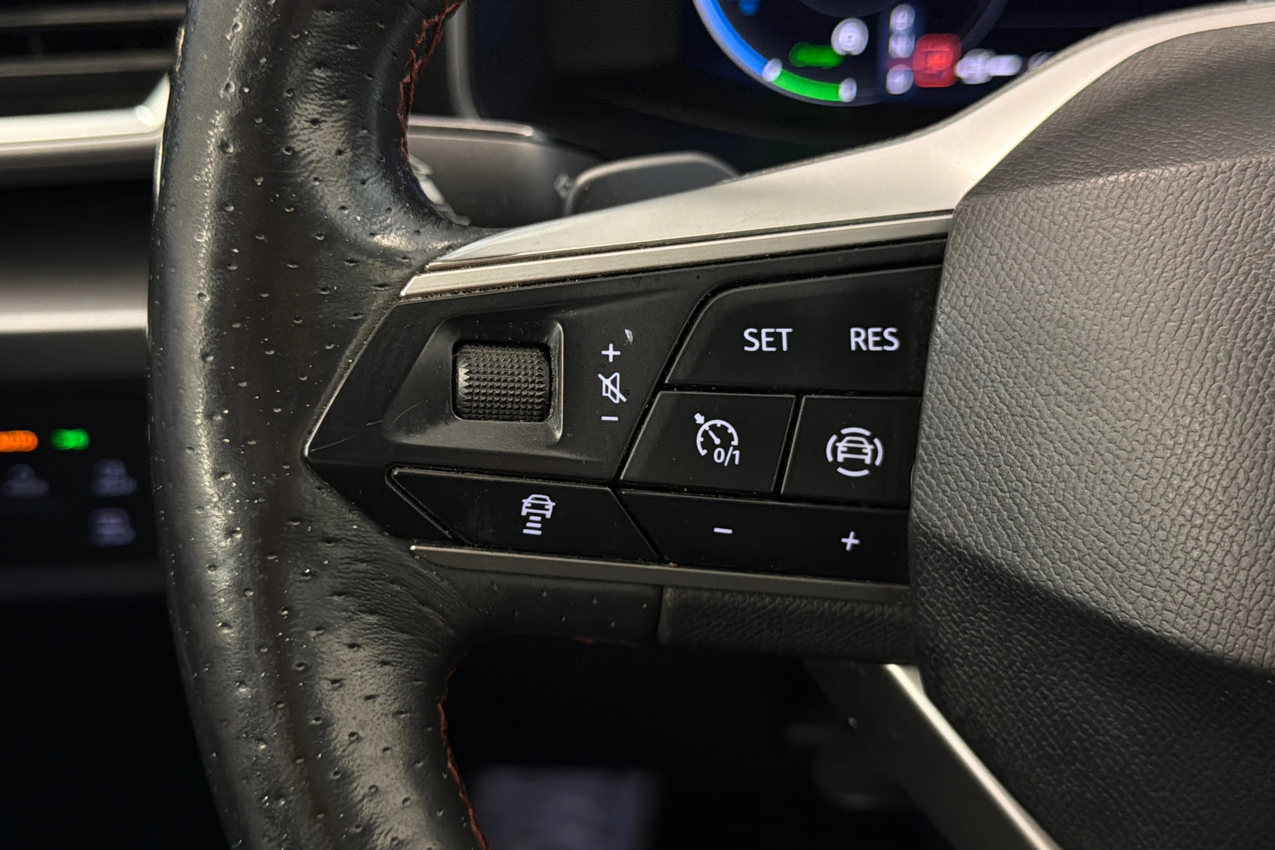 valkoinen SEAT Leon Sportstourer 2021 kuva 16.