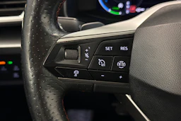 valkoinen SEAT Leon Sportstourer 2021 kuva 16.