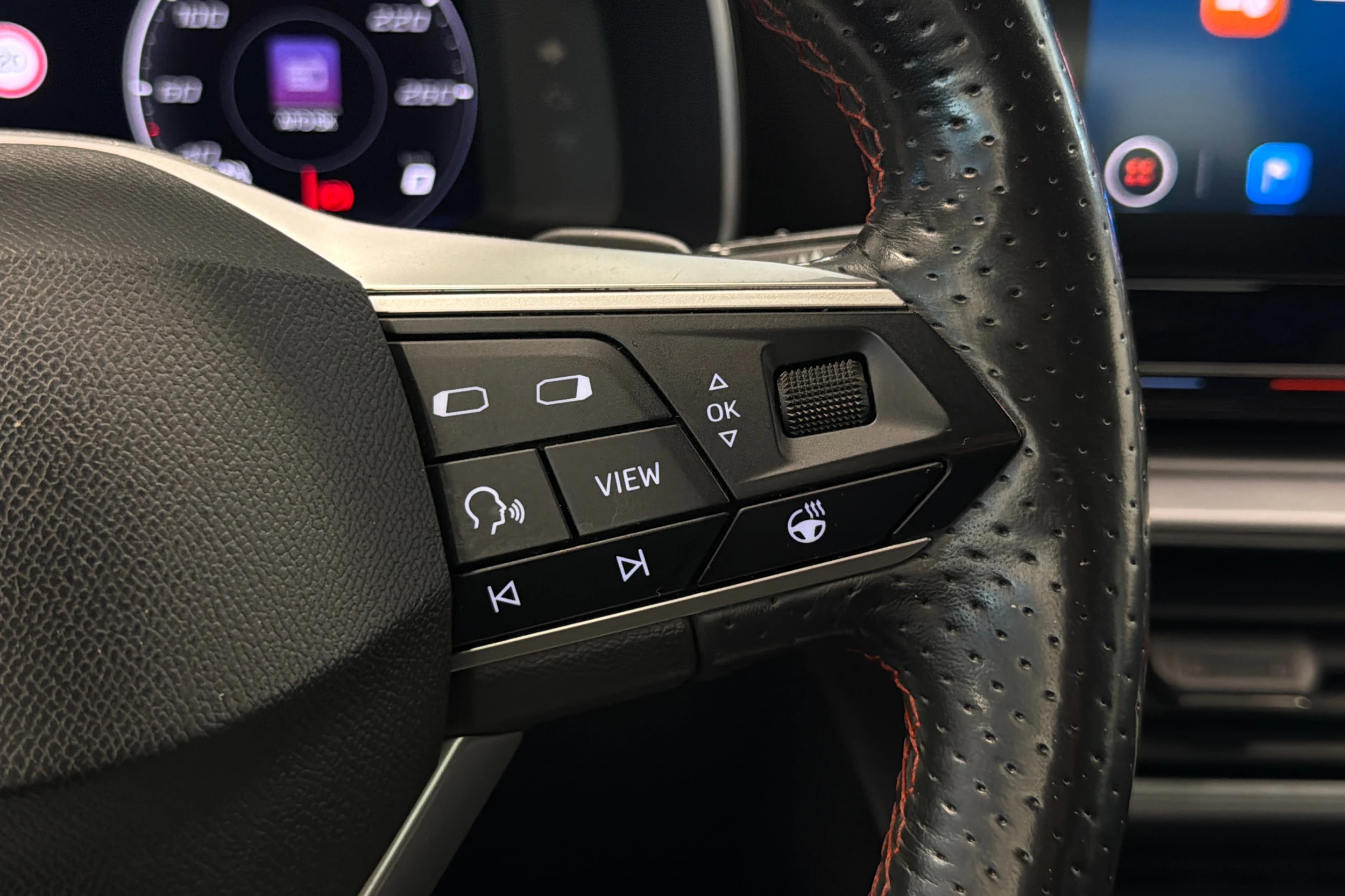 valkoinen SEAT Leon Sportstourer 2021 kuva 17.