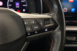 valkoinen SEAT Leon Sportstourer 2021 kuva 17.