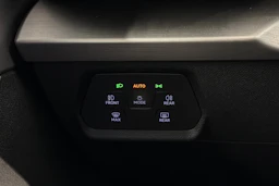 valkoinen SEAT Leon Sportstourer 2021 kuva 18.