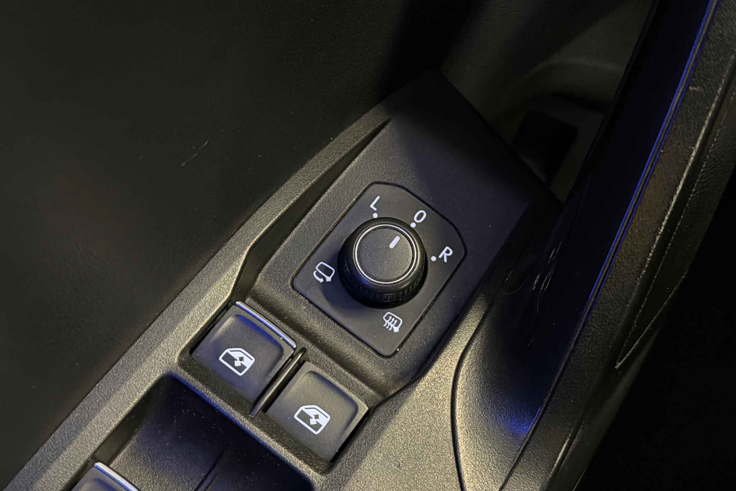 valkoinen SEAT Leon Sportstourer 2021 kuva 20.