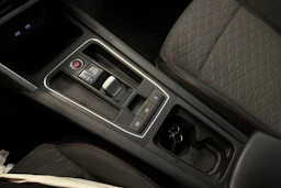 valkoinen SEAT Leon Sportstourer 2021 kuva 21.