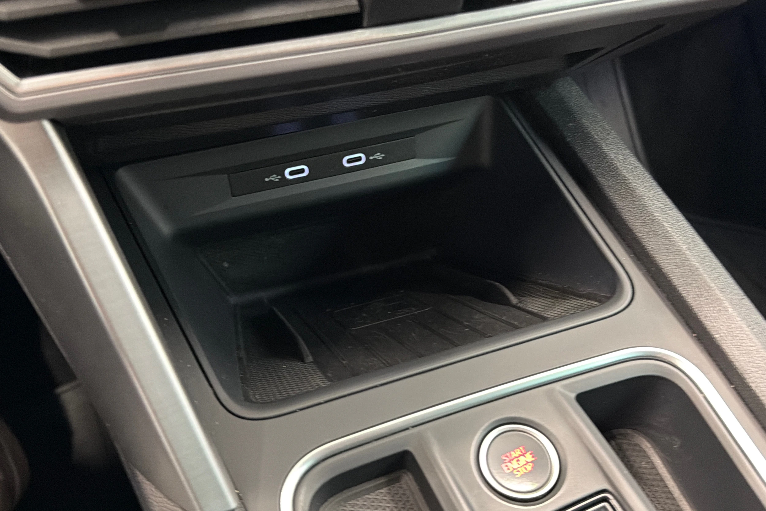 valkoinen SEAT Leon Sportstourer 2021 kuva 22.