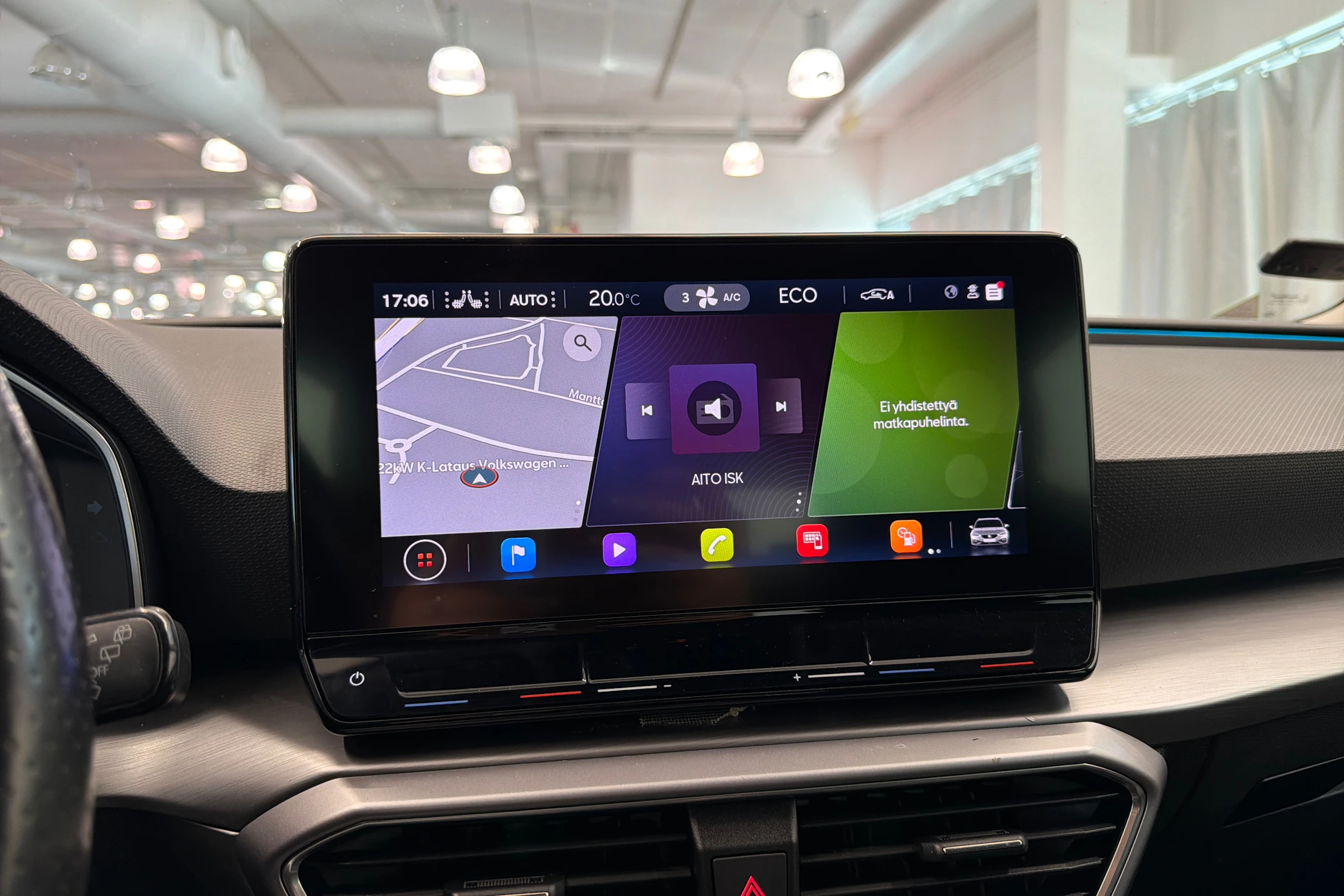 valkoinen SEAT Leon Sportstourer 2021 kuva 23.