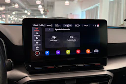 valkoinen SEAT Leon Sportstourer 2021 kuva 24.