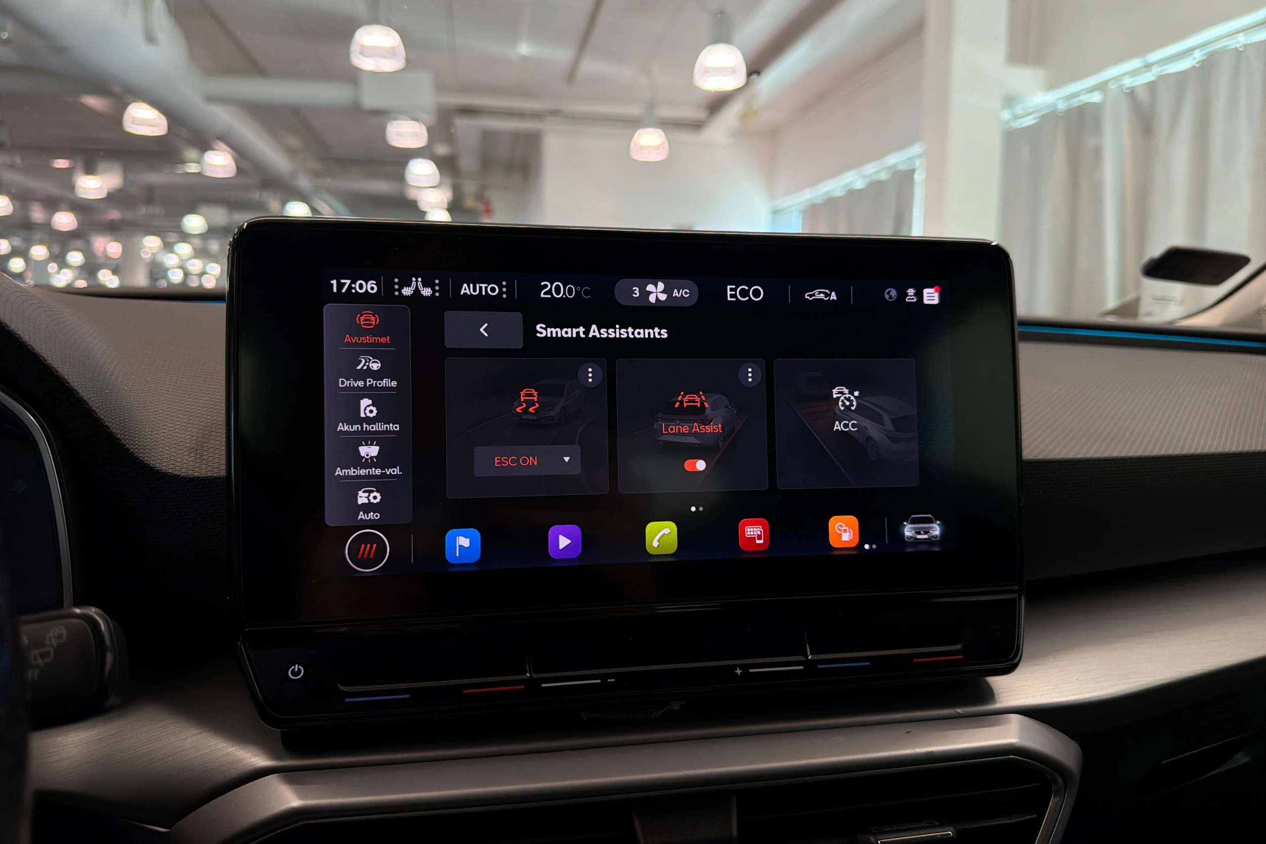 valkoinen SEAT Leon Sportstourer 2021 kuva 25.
