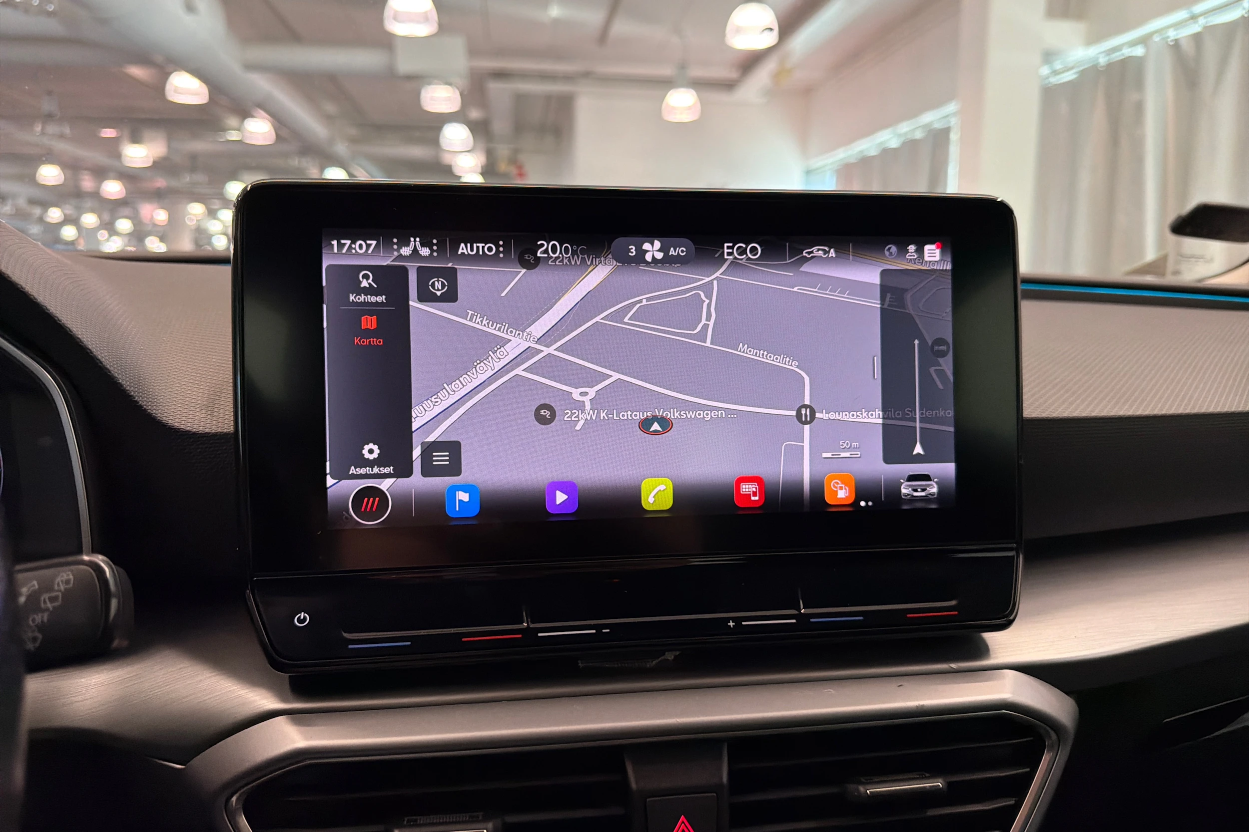 valkoinen SEAT Leon Sportstourer 2021 kuva 29.