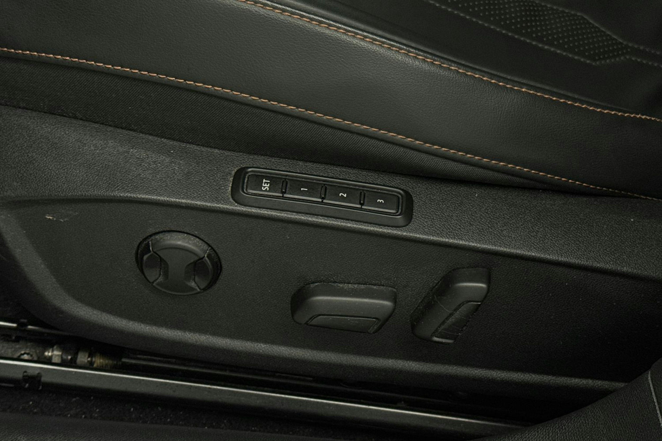 musta SEAT Leon Sportstourer 2021 kuva 13.