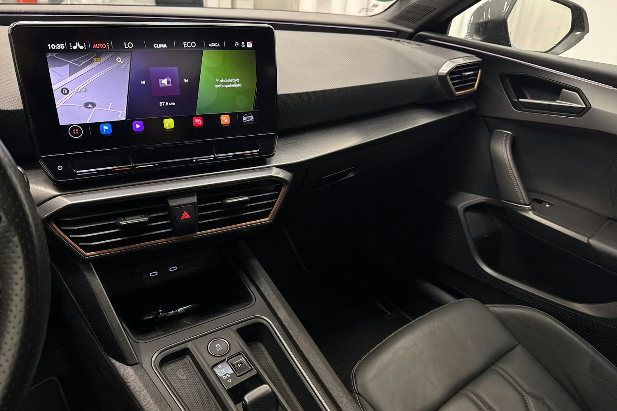 musta SEAT Leon Sportstourer 2021 kuva 19.