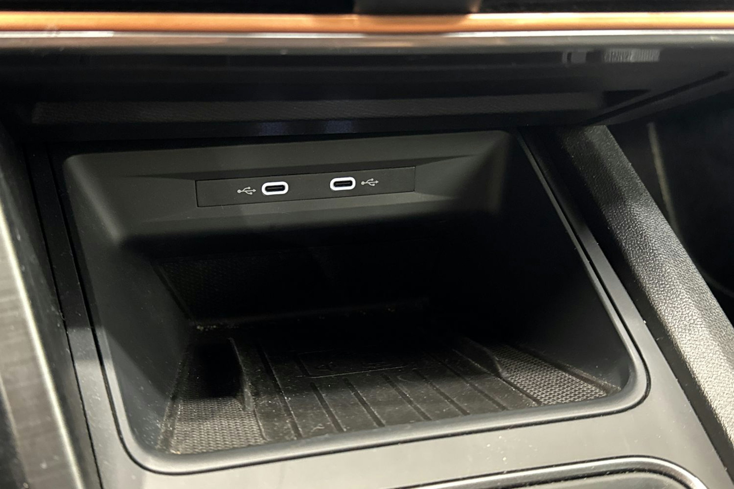 musta SEAT Leon Sportstourer 2021 kuva 32.