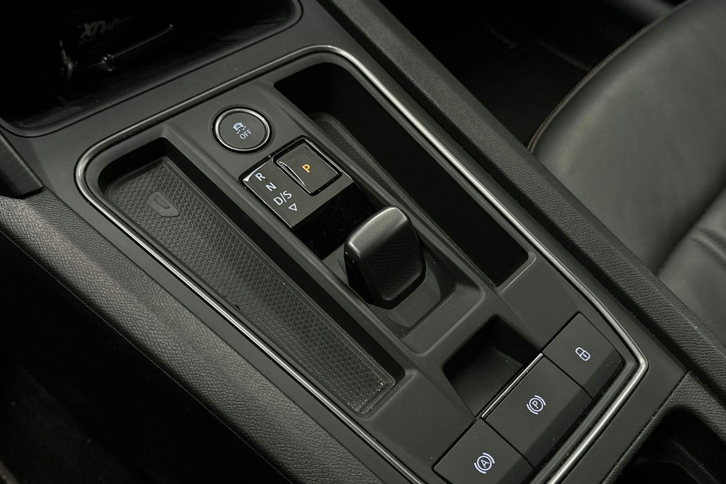 musta SEAT Leon Sportstourer 2021 kuva 33.