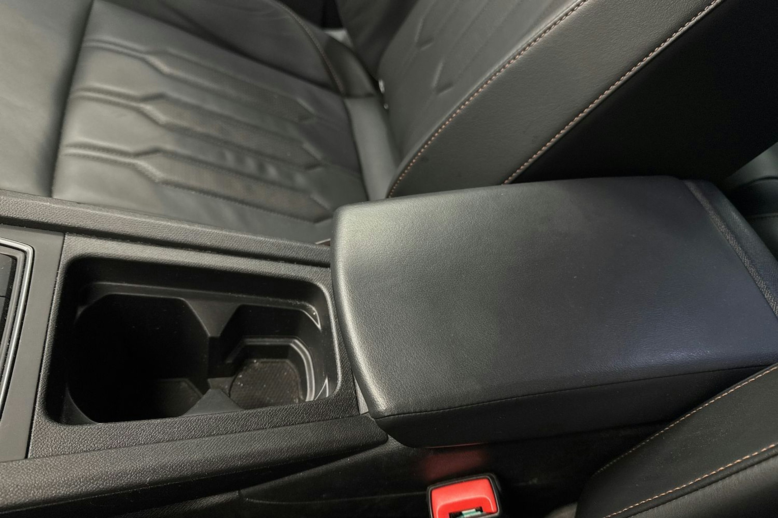 musta SEAT Leon Sportstourer 2021 kuva 34.