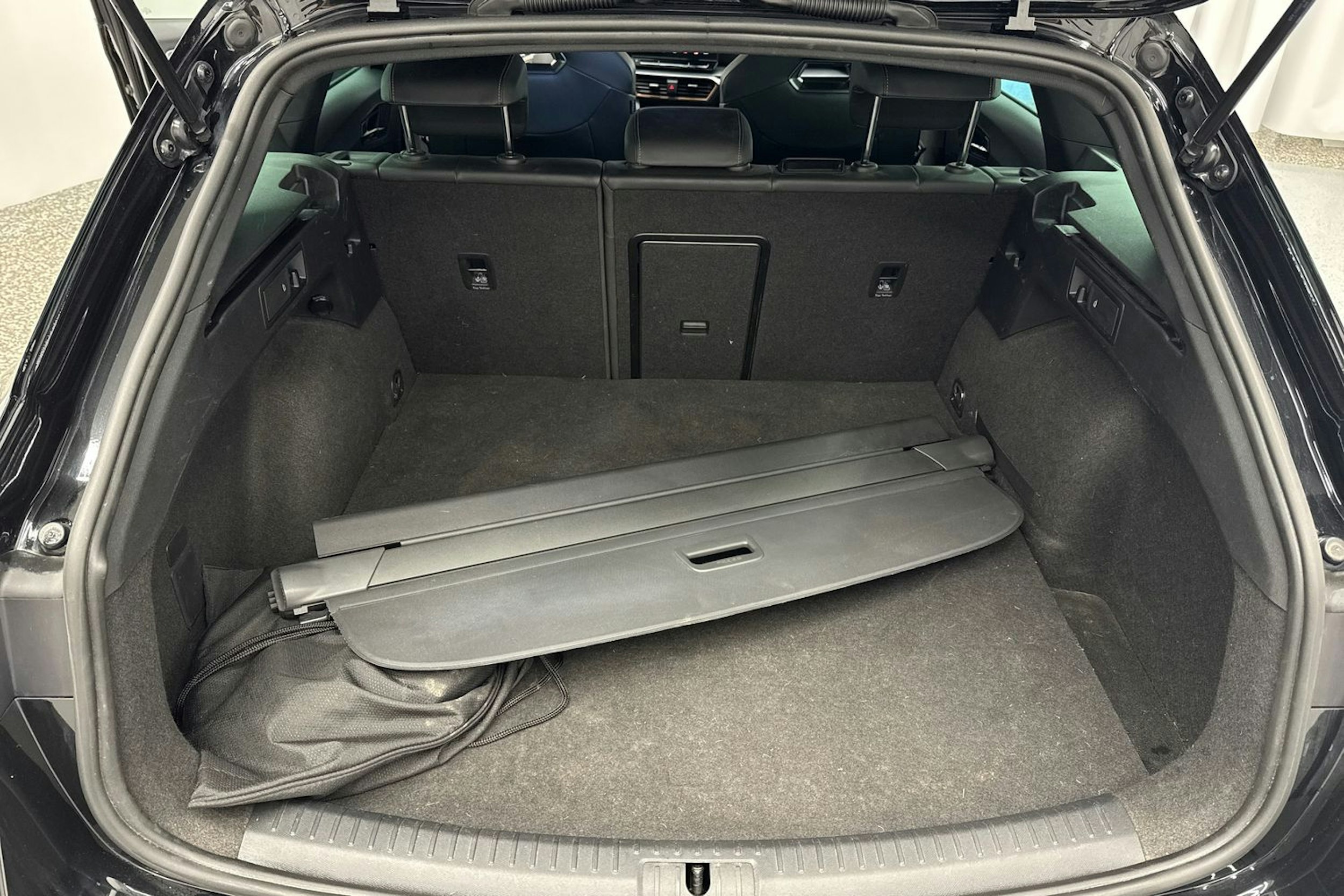 musta SEAT Leon Sportstourer 2021 kuva 36.