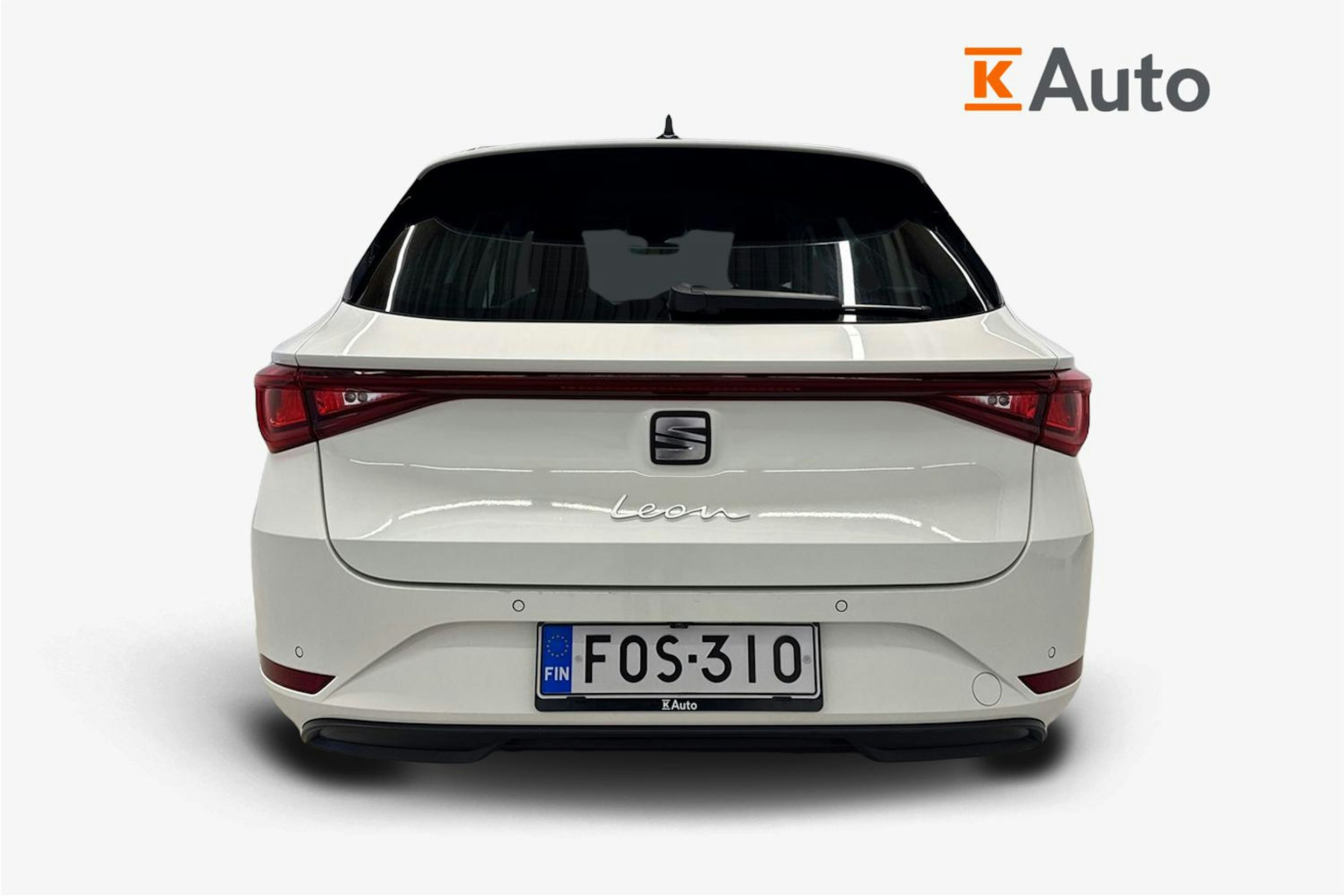 valkoinen SEAT Leon Sportstourer 2021 kuva 3.