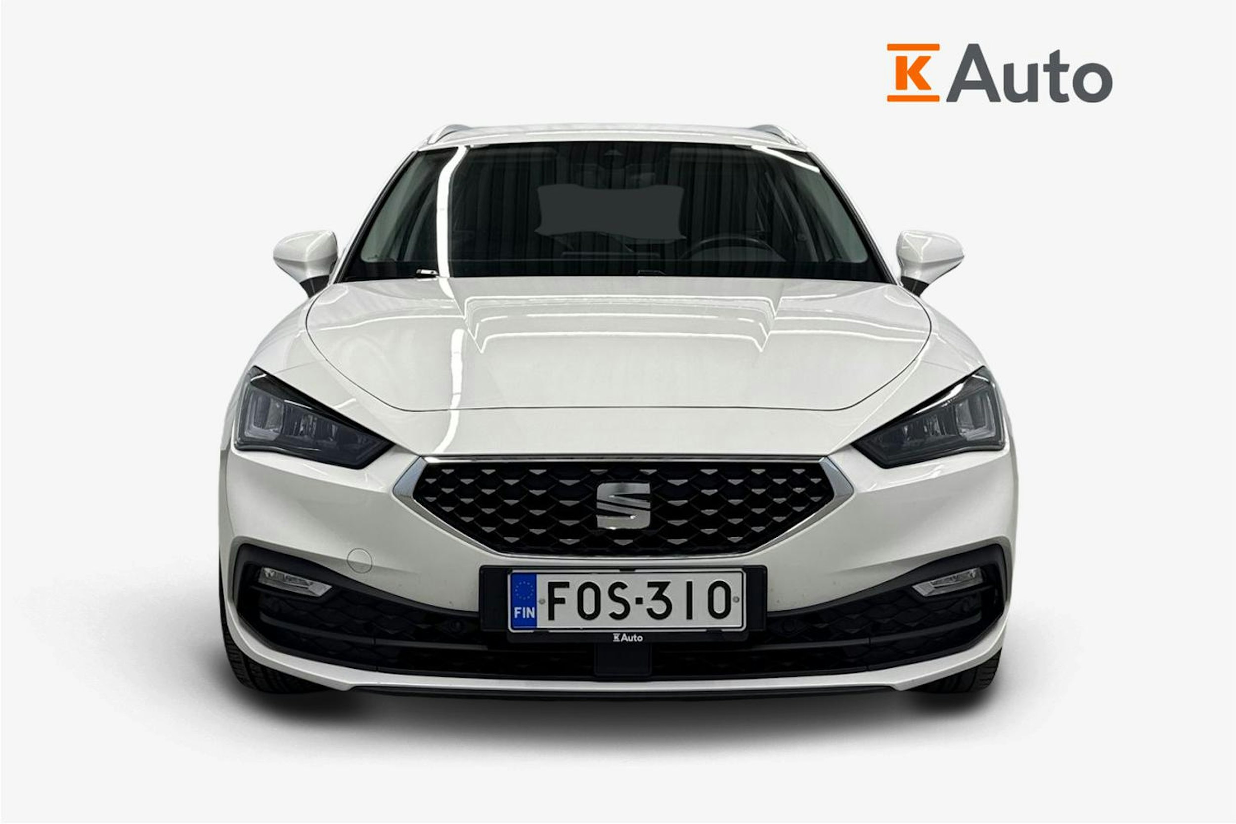 valkoinen SEAT Leon Sportstourer 2021 kuva 5.