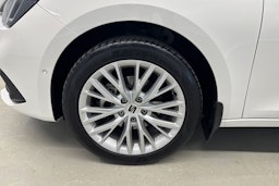 valkoinen SEAT Leon Sportstourer 2021 kuva 11.