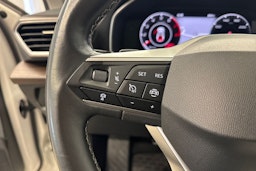 valkoinen SEAT Leon Sportstourer 2021 kuva 17.