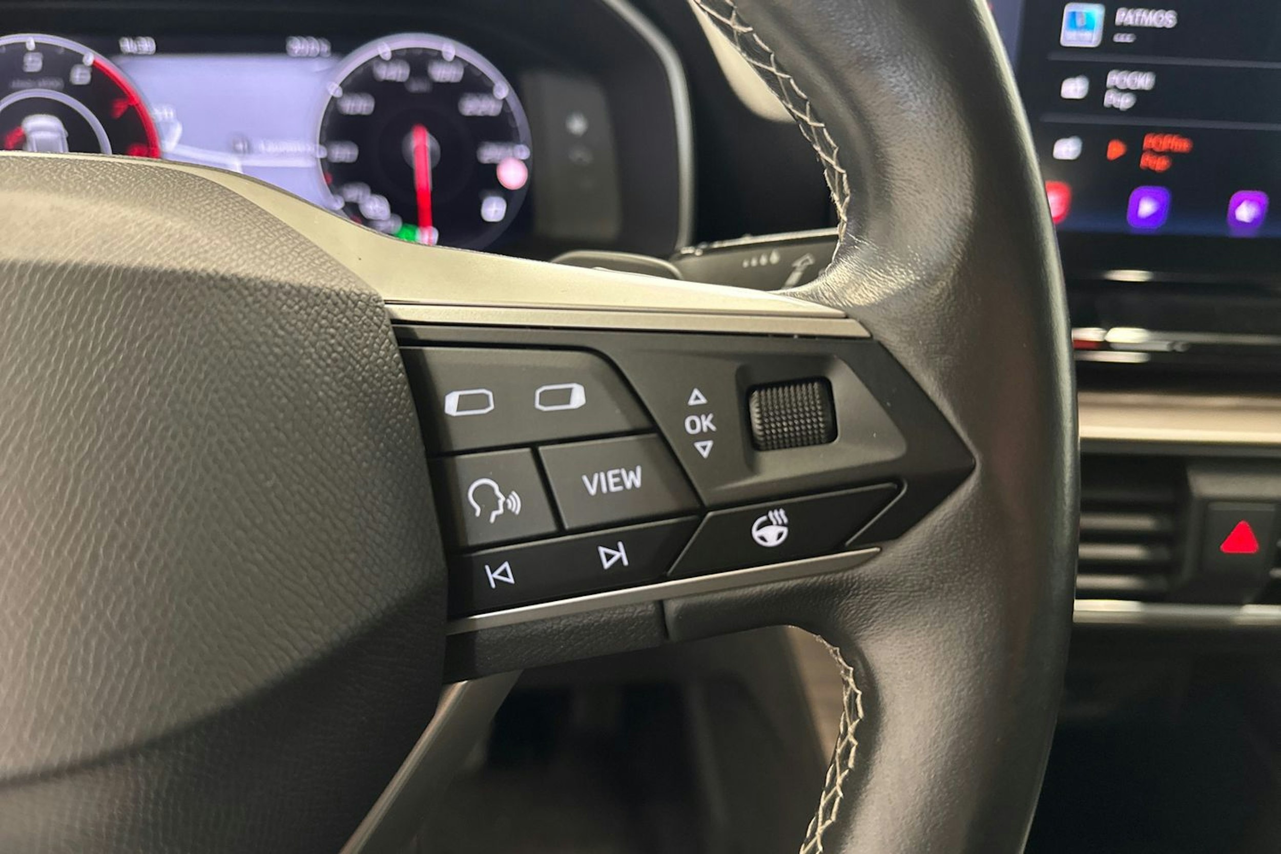 valkoinen SEAT Leon Sportstourer 2021 kuva 18.