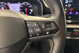 valkoinen SEAT Leon Sportstourer 2021 kuva 18.