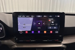valkoinen SEAT Leon Sportstourer 2021 kuva 20.