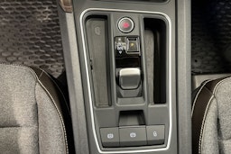valkoinen SEAT Leon Sportstourer 2021 kuva 21.