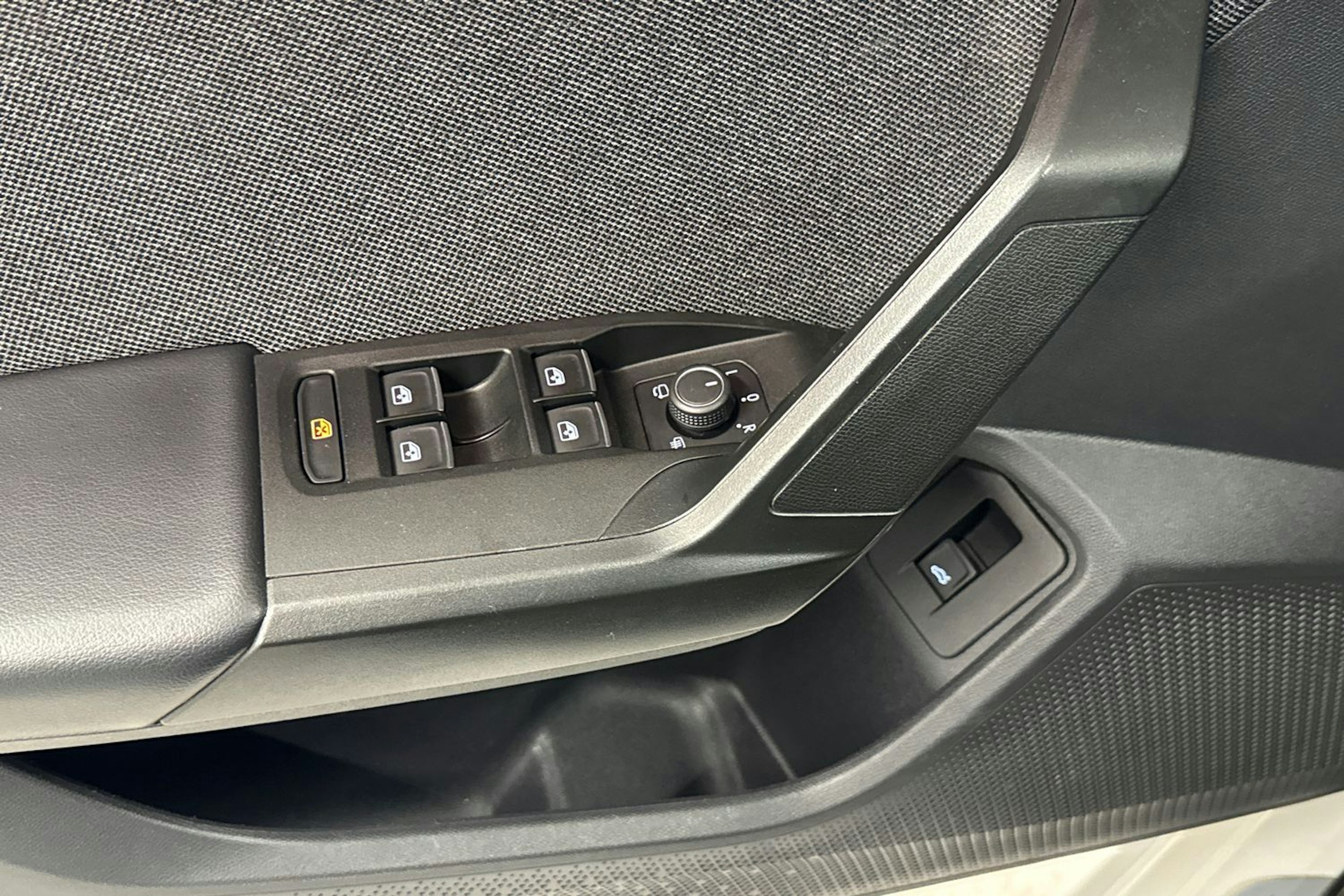 valkoinen SEAT Leon Sportstourer 2021 kuva 25.