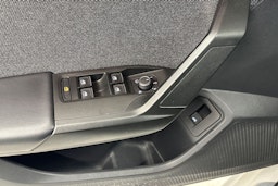 valkoinen SEAT Leon Sportstourer 2021 kuva 25.